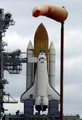 Trasbordador espacial Discovery en su plataforma de lanzamiento