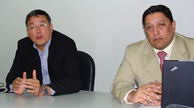 Dick Abanto, de Movilmax y Guillermo Deffit, de Intel