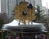 Modelo a escala real del telescopio espacial James Webb