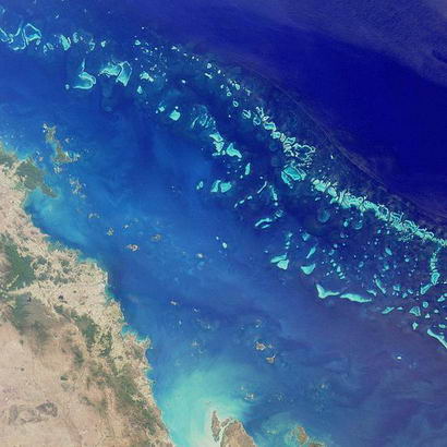 Gran Barrera de Coral (Great Barrier Rief). Fotografía de la NASA tomada por MISR el 26/08/2000