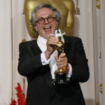 George Miller recibe el Oscar al mejor filme de animación por Happy Feet 