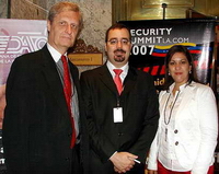 Peter Cernik de CAVEDATOS, Jorge Uyá de SUSCERTE y Jenny López de Corporación ATT (Foto: P.Dolande, SinFlash.com)